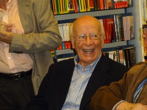 Don Emilio Lledó en la librería Jarcha. Foto tomada por Isabel Montero a 29 de abril de 2015